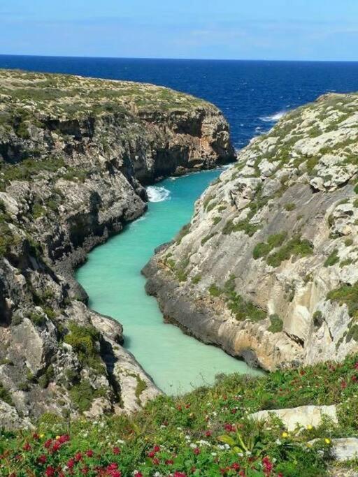 Seafront Penthouse With Terrace In Xlendi, Gozo Apartment ภายนอก รูปภาพ