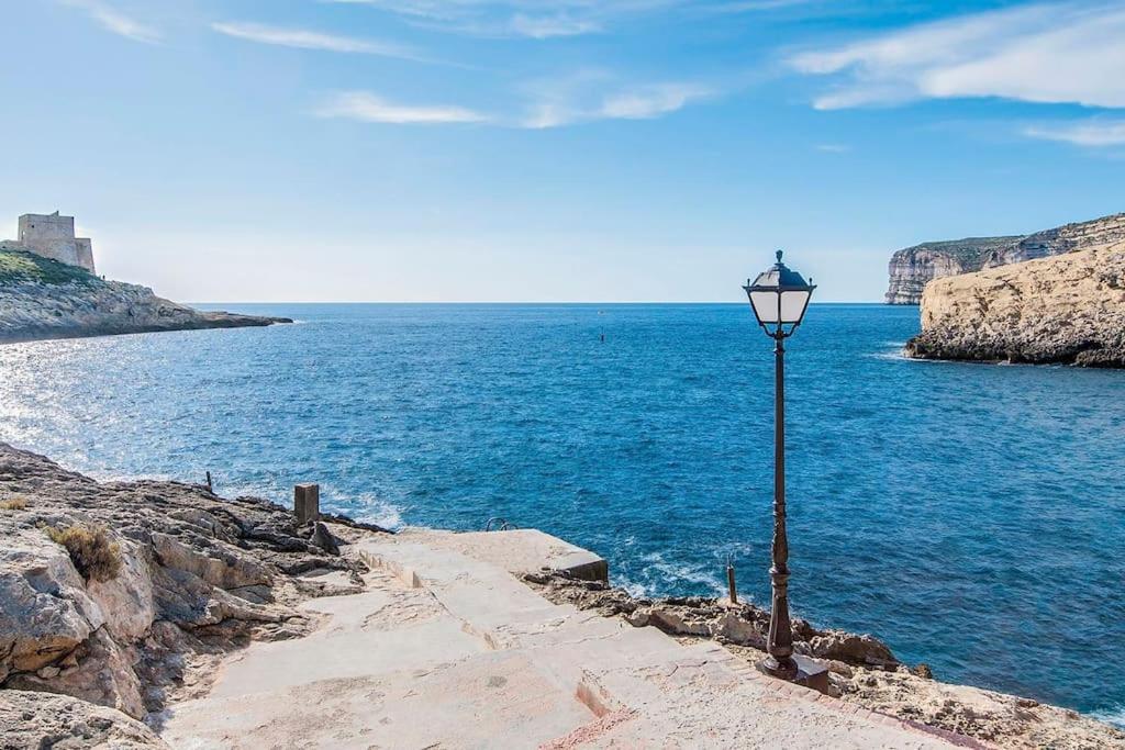 Seafront Penthouse With Terrace In Xlendi, Gozo Apartment ภายนอก รูปภาพ